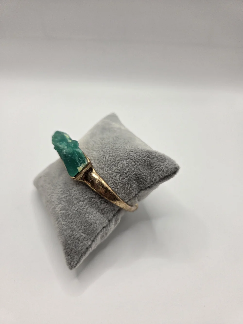 1528. Gold Tone Cuff Bracelet With Green Raw Stone